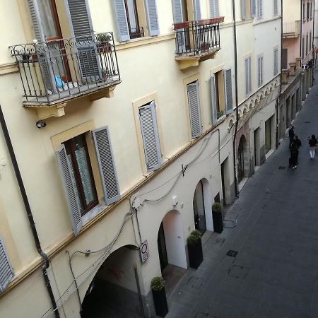 Residenza Mazzini Foligno Exterior foto